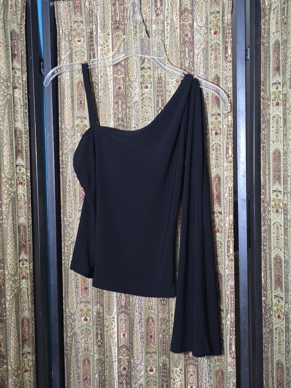 Forever 21 Black One-Shoulder Top - Picture 3 of 3